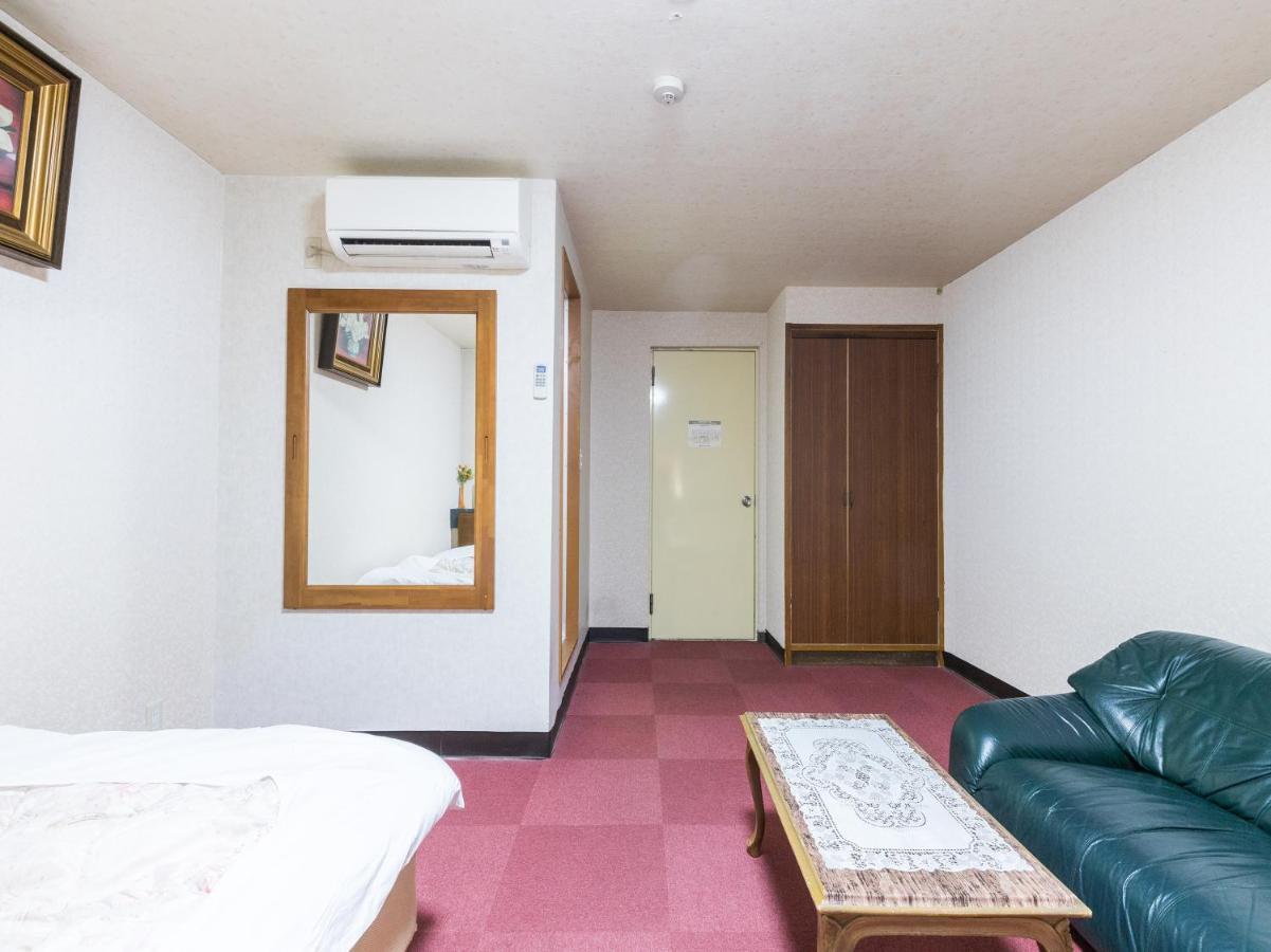 Oyo Joetsu Central Hotel Takada-Nakamachi Buitenkant foto