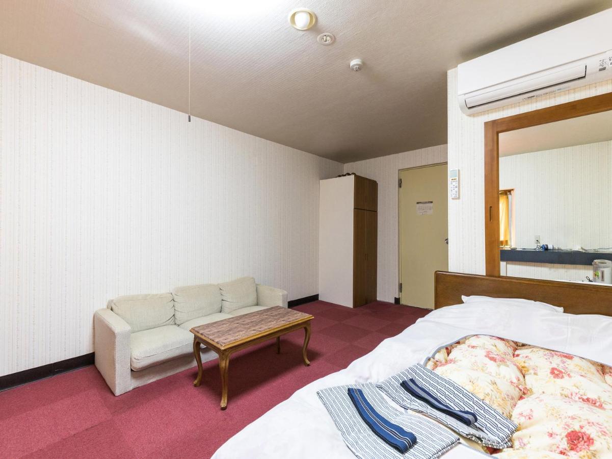 Oyo Joetsu Central Hotel Takada-Nakamachi Buitenkant foto
